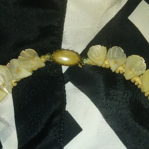 Victorian Hand Carved MOP Necklace Choker - Picture 4 of 7